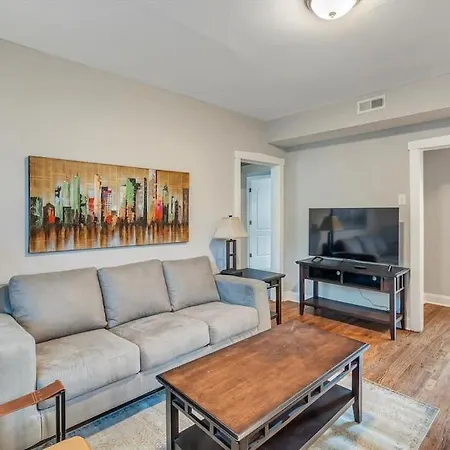 Beautiful Tower Grove Unit Recently Renovated 2S Villa